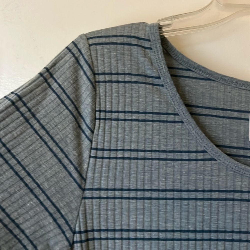🛍 2/$15 Lularoe Classic T